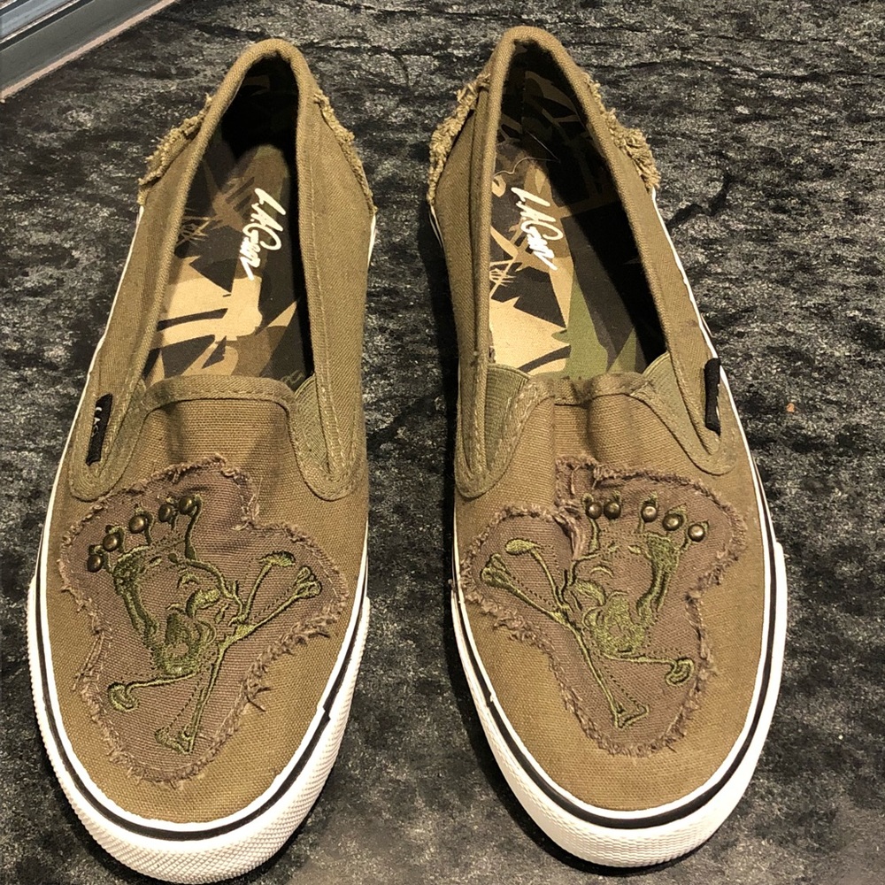 LA Gear Army Green Canvas Slip Ons 8.5 Sneaker